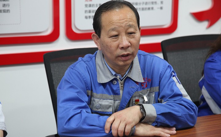 景奉全書記表示，錦旗代表著社區和群眾對我們參與疫情防控工作的認可，也代表著一份責任和激勵。今后，我們會與街道、社區攜手，抓實抓細常態化疫情防控工作及社區志愿服務活動，爭做社區“好幫手”、群眾“貼心人”，用實際行動筑牢疫情防控防線，切實守護人民群眾健康安全.JPG
